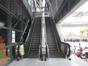Outdoor escalator